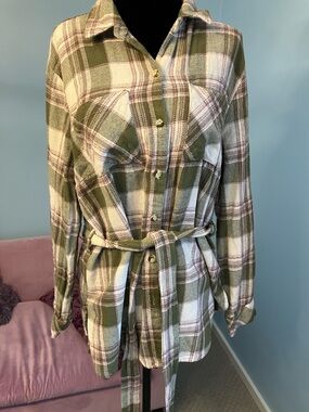 New York & Company Green and White Plaid Button-Down Shirt